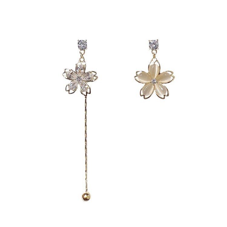 Light-luxury Asymmetrical Dainty And Exquisite Flower Earrings