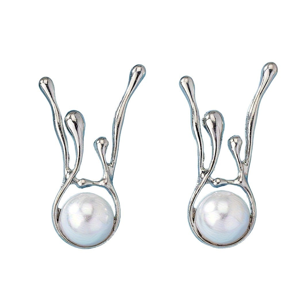 Fashionable Exaggerated Yet Minimalist Deer Antler Inspired Faux Pearl Irregular Earrings