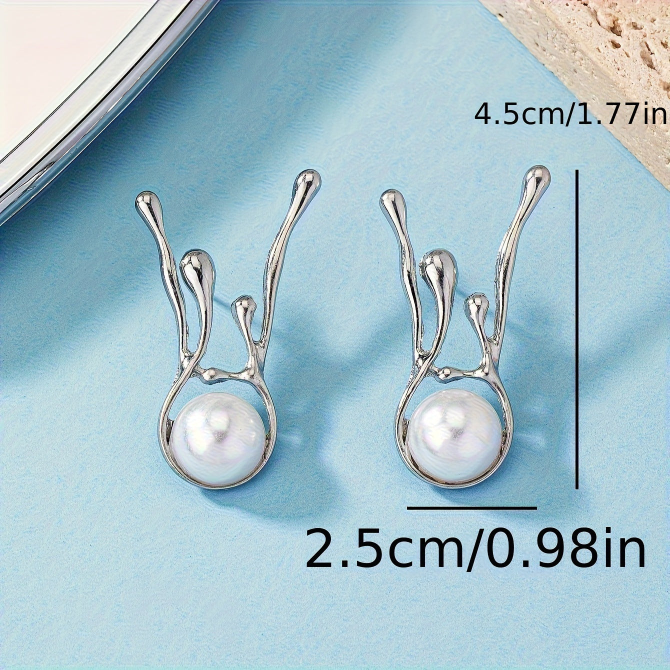 Fashionable Exaggerated Yet Minimalist Deer Antler Inspired Faux Pearl Irregular Earrings