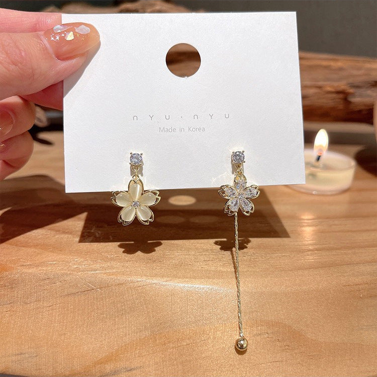 Light-luxury Asymmetrical Dainty And Exquisite Flower Earrings