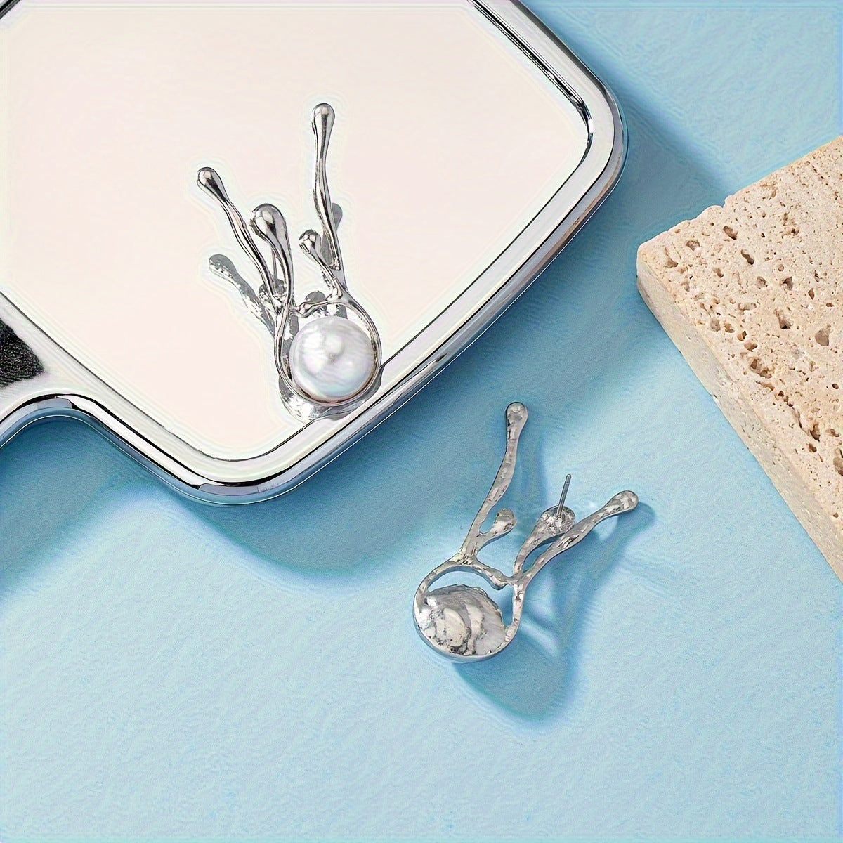 Fashionable Exaggerated Yet Minimalist Deer Antler Inspired Faux Pearl Irregular Earrings