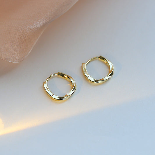 Womens Design-forward Light-luxury Stud Earrings With Circular Hoops